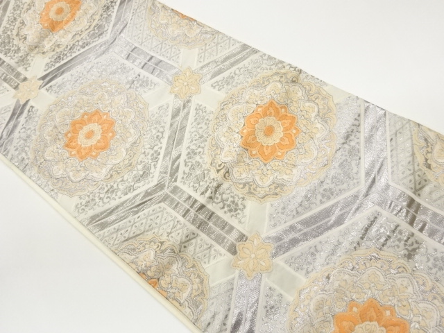 プラチナ箔亀甲に華文模様織出し袋帯